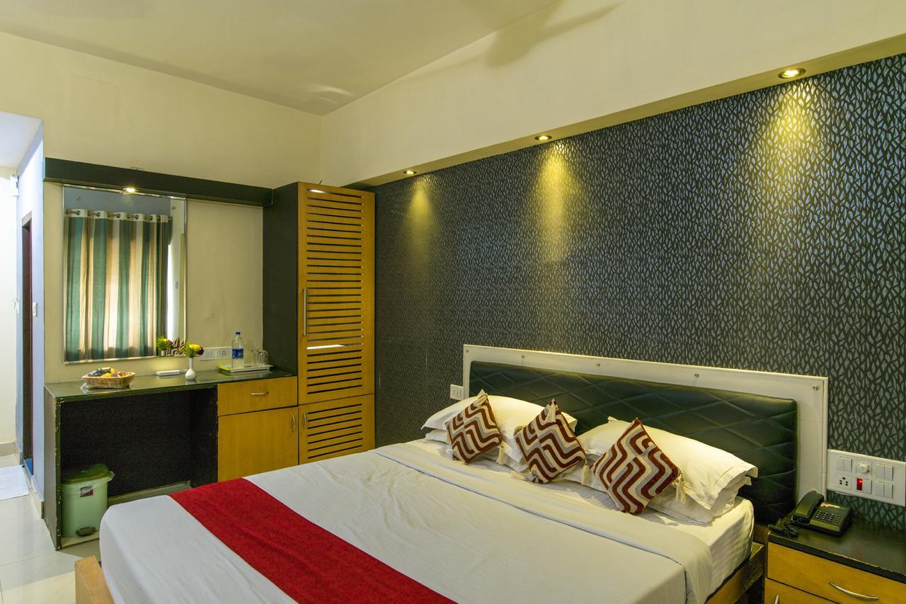 Haritagiri Hotel Kalpetta Eksteriør billede
